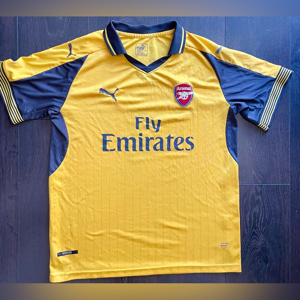 Puma Arsenal Soccer fan jersey 2016-17 season Sz. Large